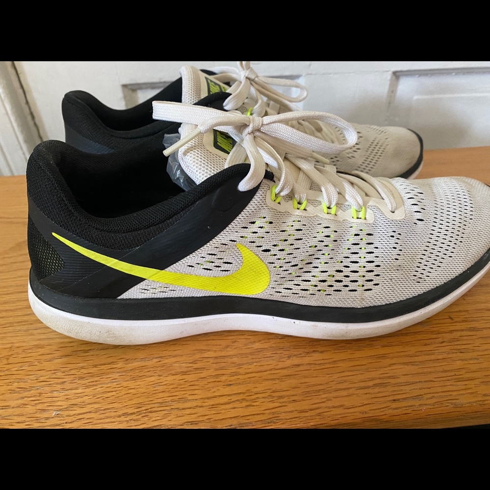 Nike Mens Flex 2016 Running Sneakers